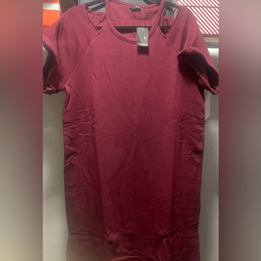 Torrid Mini Cozy Fleece Cold Shoulder Dress
Size 1 (1X) 14/16 NWT & 2 (2X) 18/20 - Picture 7 of 7